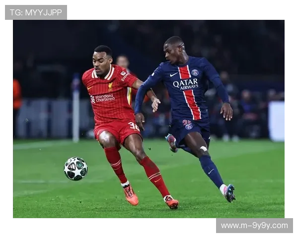 巴黎圣日耳曼战术调整：阵型从4-3-3向4-2-3-1演变