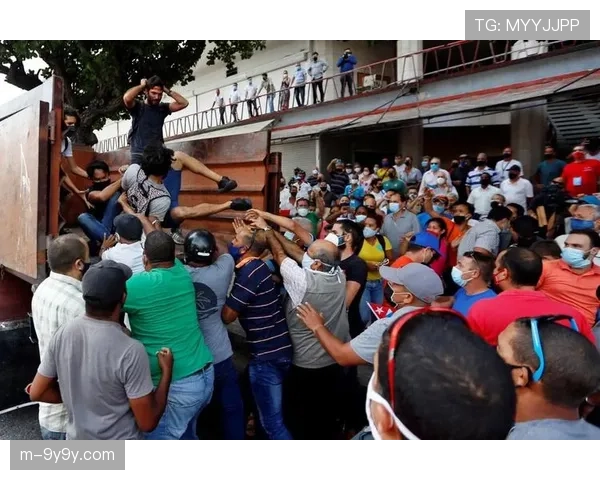 球迷组织抗议站席新规，称将破坏传统观赛文化